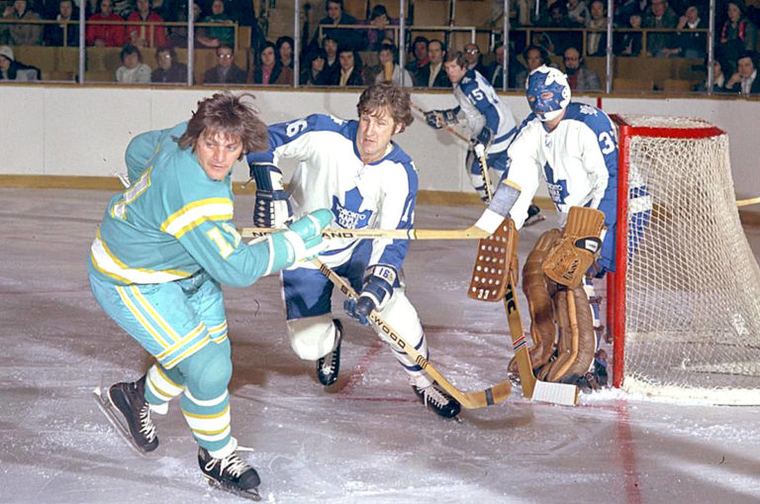 Scramble in front of the net